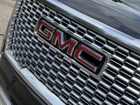 Used 2021 GMC Yukon XL Denali w/ Denali Premium Package AWD/4WD image 41