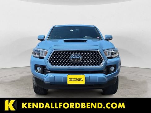 Used 2019 Toyota Tacoma TRD Sport w/ Technology Package RWD image 2