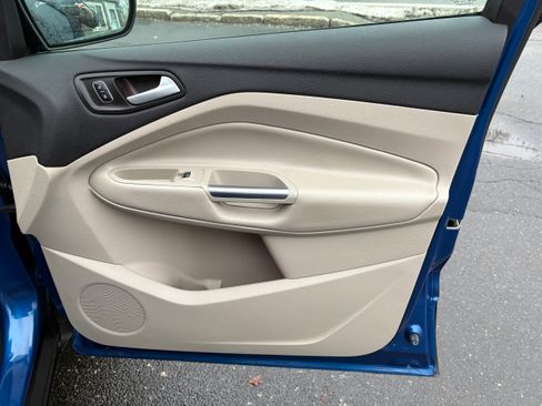 Used 2017 Ford Escape Titanium image 30