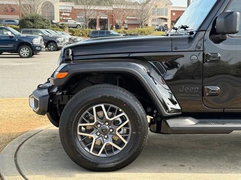 New 2026 Jeep Wrangler Unlimited Sahara AWD/4WD image 11