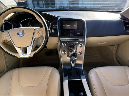Used 2016 Volvo XC60 T5 Premier image 18