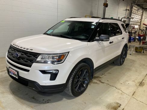 Used 2019 Ford Explorer XLT w/ Equipment Group 202A AWD/4WD image 1