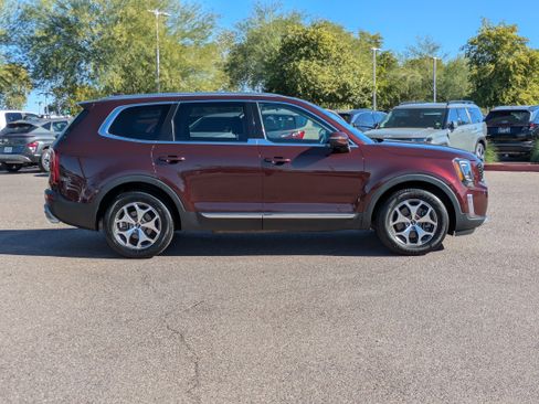 Used 2020 Kia Telluride EX image 2