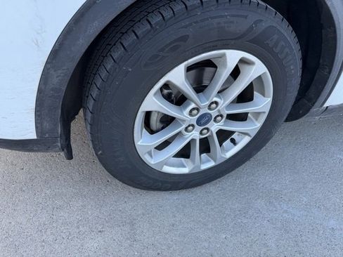 Used 2020 Ford Escape SE image 3