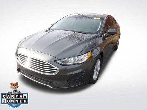 Used 2020 Ford Fusion SE image 3