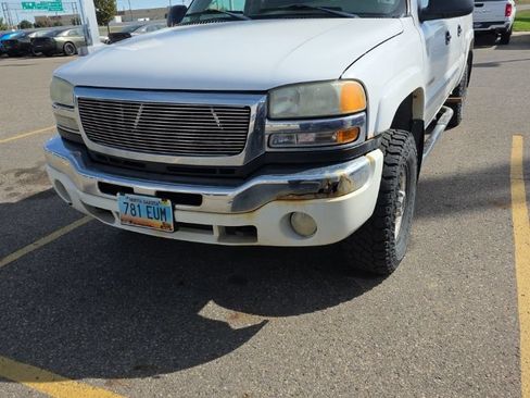 Used 2004 GMC Sierra 2500 SLE w/ Skid Plate Package AWD/4WD image 2