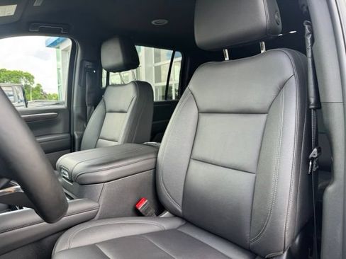 Certified 2025 Chevrolet Suburban LT w/ Comfort Package AWD/4WD image 6