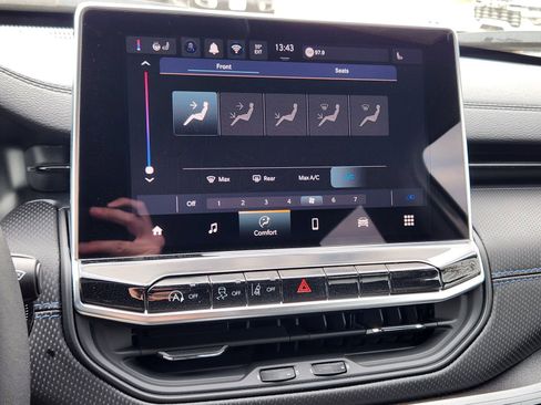 New 2026 Jeep Compass Latitude image 16