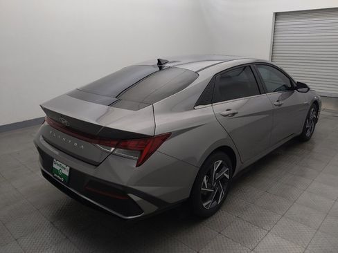 Used 2024 Hyundai Elantra SEL w/ Convenience Package image 9