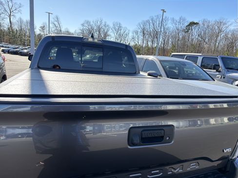 Used 2021 Toyota Tacoma TRD Off-Road image 20