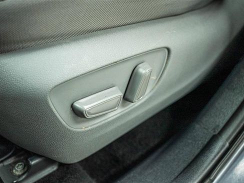 Used 2021 Toyota Highlander LE image 17