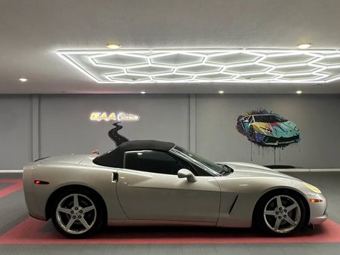 Used 2005 Chevrolet Corvette Convertible w/ Preferred Equipment Group RWD image 8