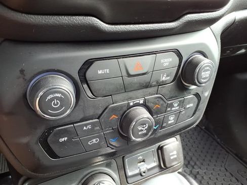 Used 2023 Jeep Renegade Trailhawk AWD/4WD image 27