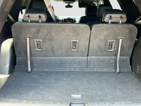 Used 2022 Chevrolet Traverse RS image 27