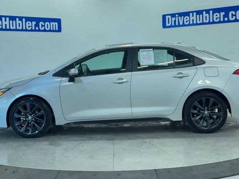 Used 2023 Toyota Corolla SE w/ SE Premium Package image 5