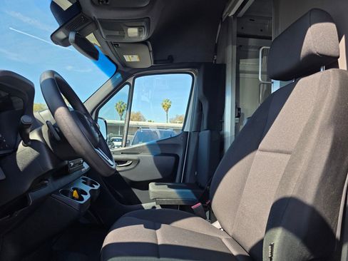 Used 2020 Mercedes-Benz Sprinter 2500 image 25