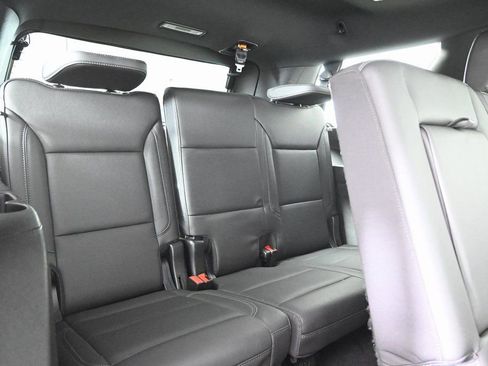 Used 2022 Chevrolet Tahoe Z71 w/ Z71 Off-Road Package image 17