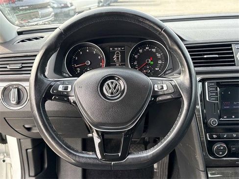 Used 2017 Volkswagen Passat 1.8T SE image 19