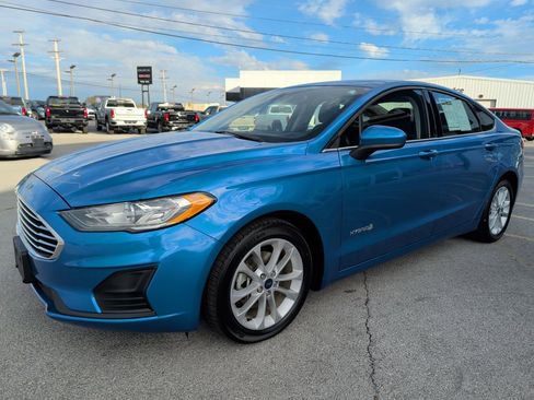 Used 2019 Ford Fusion SE image 3