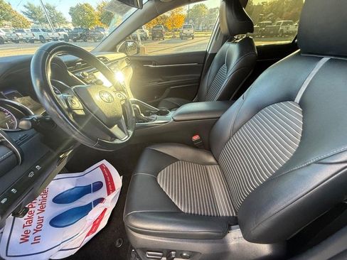 Used 2019 Toyota Camry SE image 16