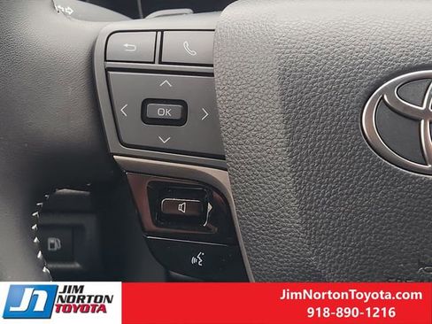 Used 2025 Toyota Camry SE image 30