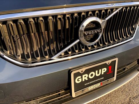 Used 2021 Volvo XC40 T5 Momentum w/ Premium Package image 28