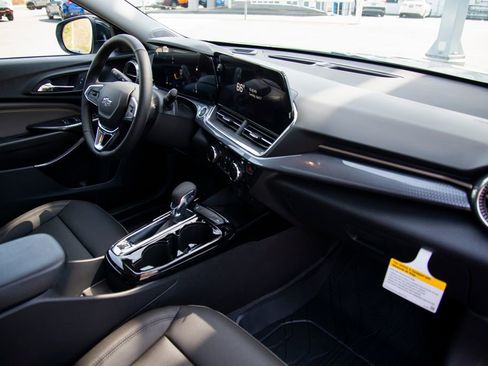 New 2026 Chevrolet Trax ACTIV w/ Sunroof Package FWD image 16