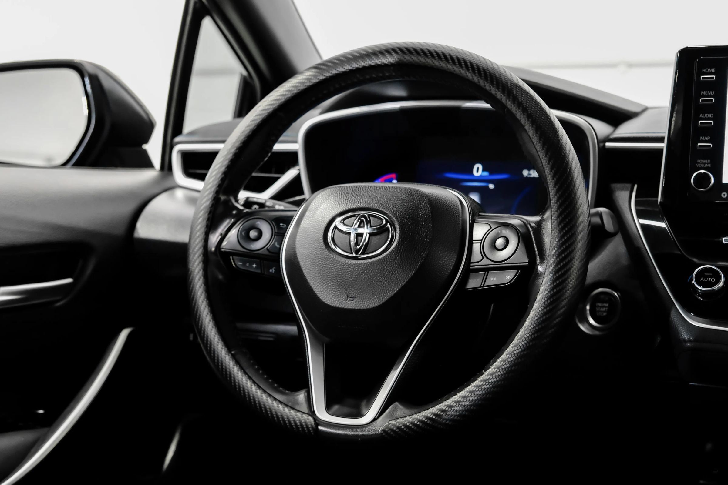 Used 2020 Toyota Corolla XSE FWD image 23