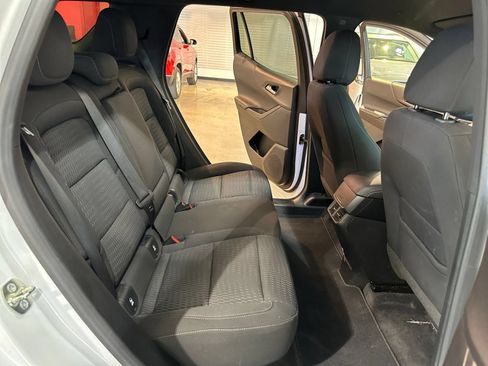 Used 2025 Chevrolet Equinox LT FWD image 37