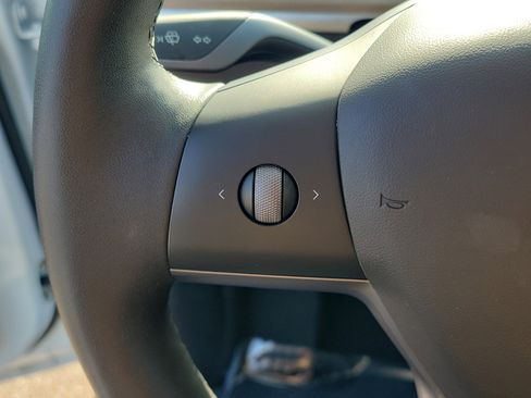 Used 2021 Tesla Model Y Long Range image 27