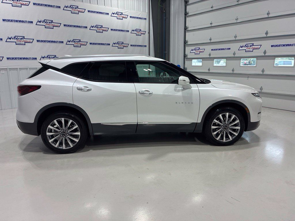 Used 2023 Chevrolet Blazer Premier FWD image 7