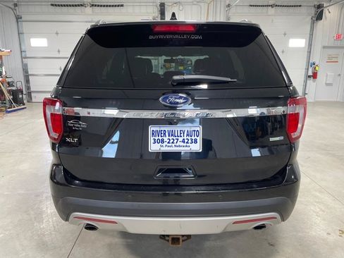 Used 2017 Ford Explorer XLT w/ Equipment Group 202A AWD/4WD image 6