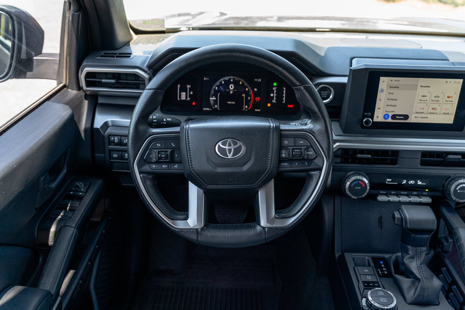 Used 2025 Toyota 4Runner SR5 AWD/4WD image 27