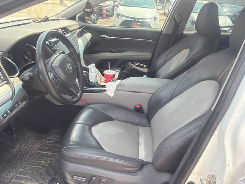 Used 2020 Toyota Camry XLE FWD image 5