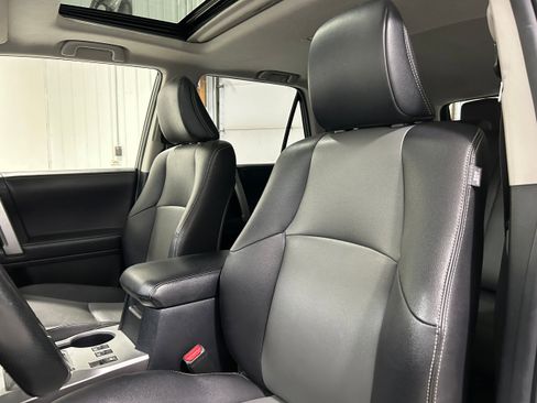 Used 2018 Toyota 4Runner SR5 Premium image 24