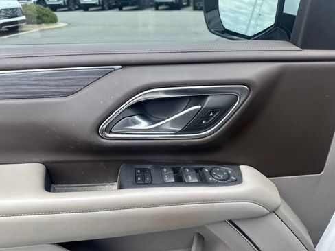 Used 2022 GMC Yukon SLT w/ SLT Premium Package AWD/4WD image 12