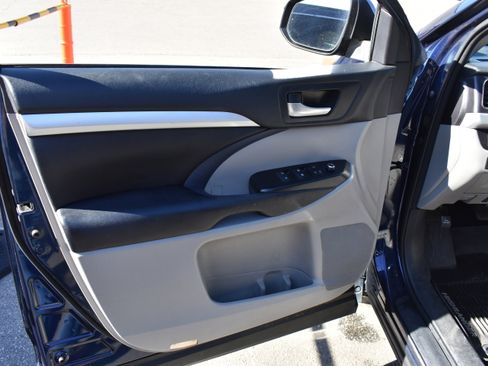 Used 2016 Toyota Highlander XLE image 25