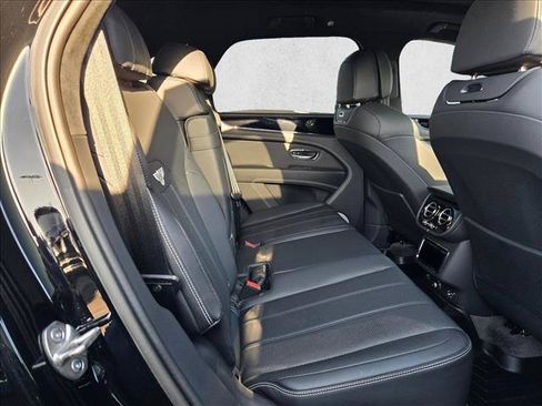 Used 2024 Bentley Bentayga AWD/4WD image 19