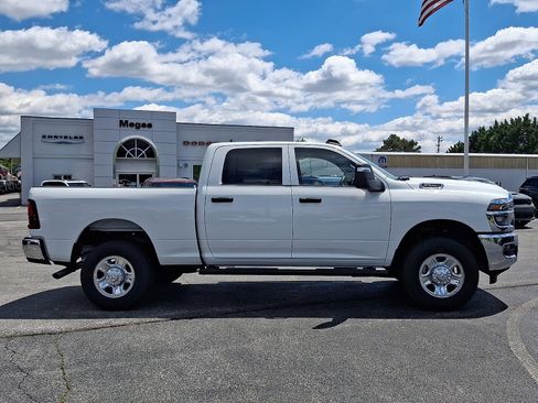 New 2026 RAM 2500 Tradesman AWD/4WD image 7