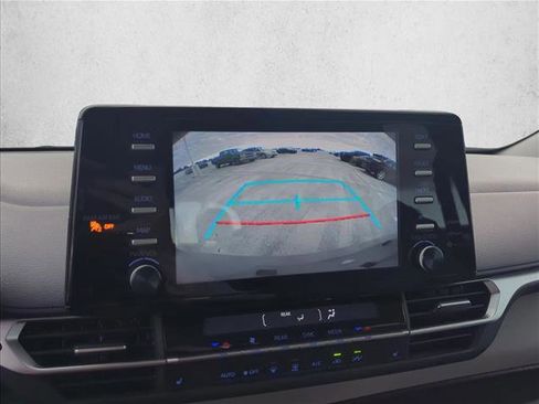Used 2024 Toyota Sienna XLE image 18
