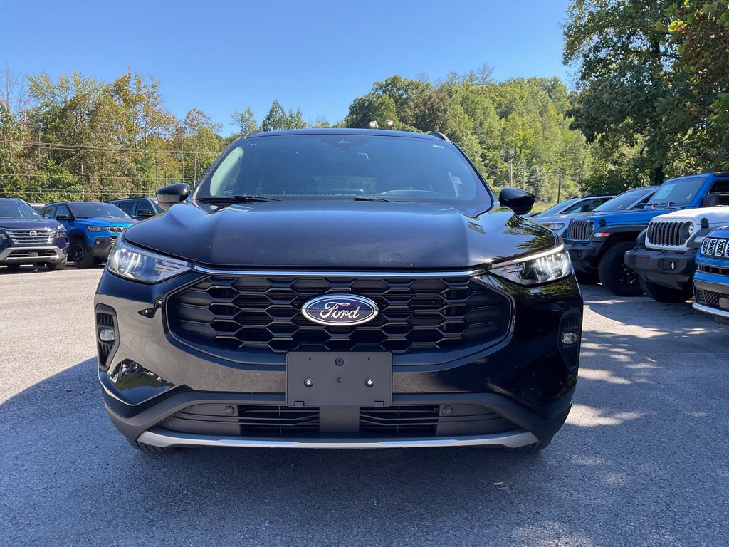 Used 2025 Ford Escape ST-Line Select AWD/4WD image 2