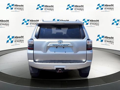 Used 2015 Toyota 4Runner SR5 AWD/4WD image 4