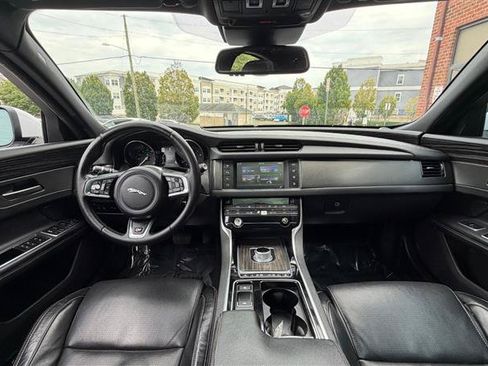 Used 2016 Jaguar XF S RWD image 27