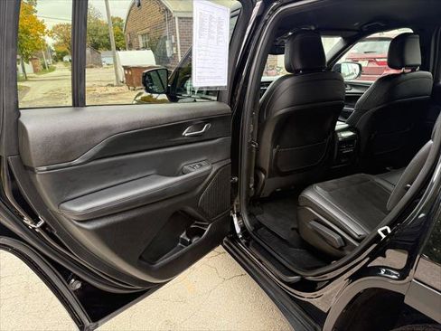 Certified 2024 Jeep Grand Cherokee L Laredo image 9