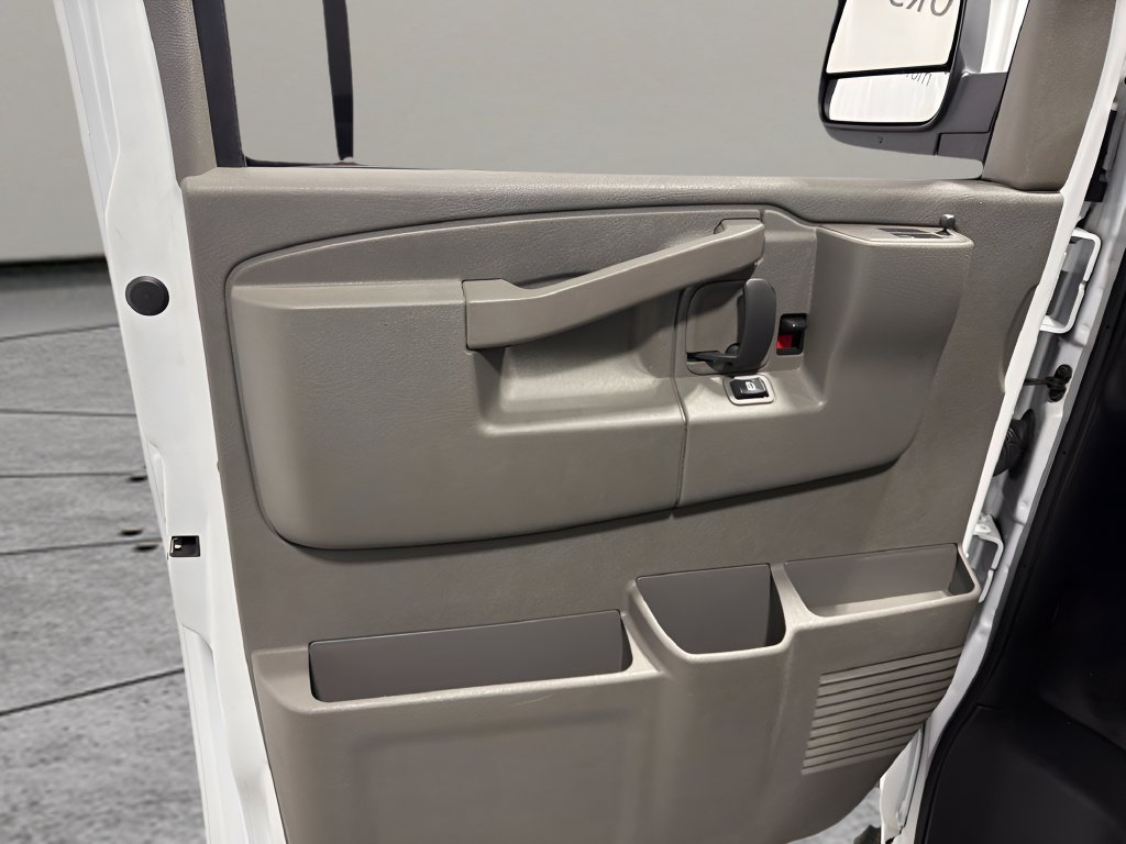 Used 2025 GMC Savana 2500 w/ Driver Convenience Package RWD image 10