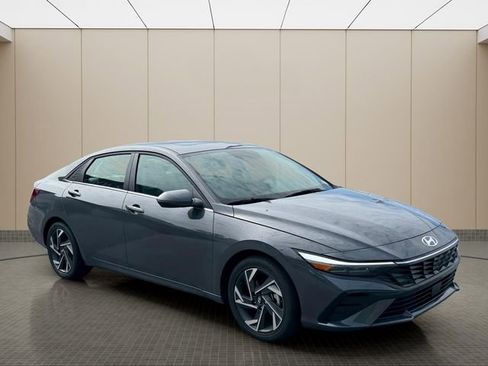 New 2025 Hyundai Elantra Limited FWD image 2
