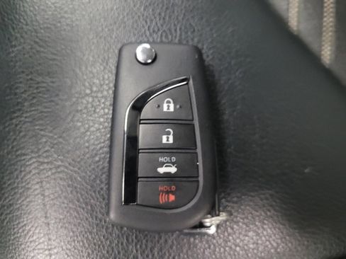 Used 2021 Toyota Camry SE image 32