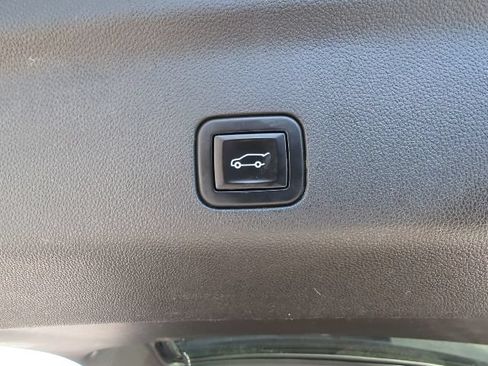 Used 2023 GMC Yukon XL Denali AWD/4WD image 38