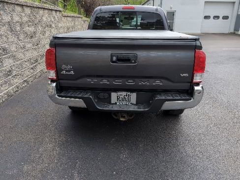 Used 2017 Toyota Tacoma SR5 w/ Tow Package AWD/4WD image 4