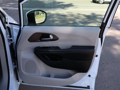 Used 2022 Chrysler Voyager LX FWD image 26